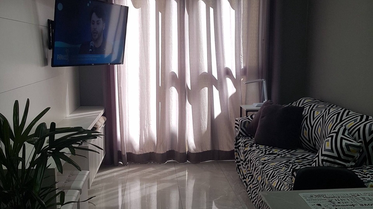 Menino Deus Apartment | Ground floor apartment in Menino Deus with closed area