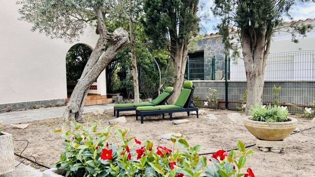 El Mas Bosca Apartment | Ground-floor apartment with large terrace and garden use