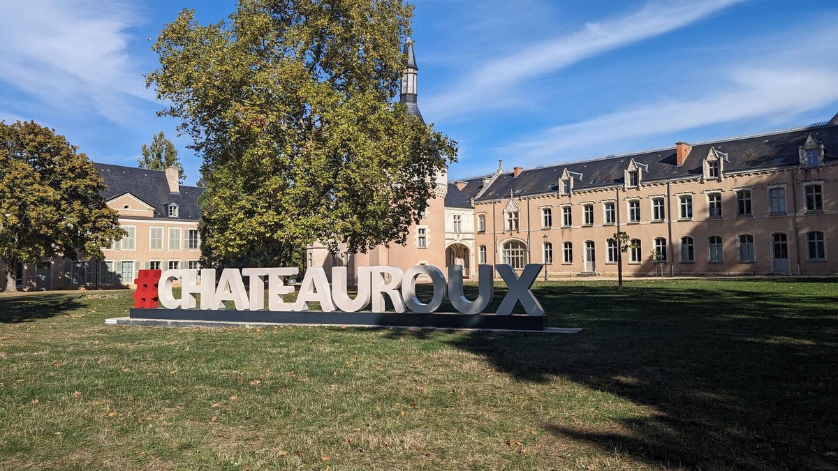 Chateauroux Apartment | Ground Floor Apartment in Historic Setting, Near Downtown Châteauroux