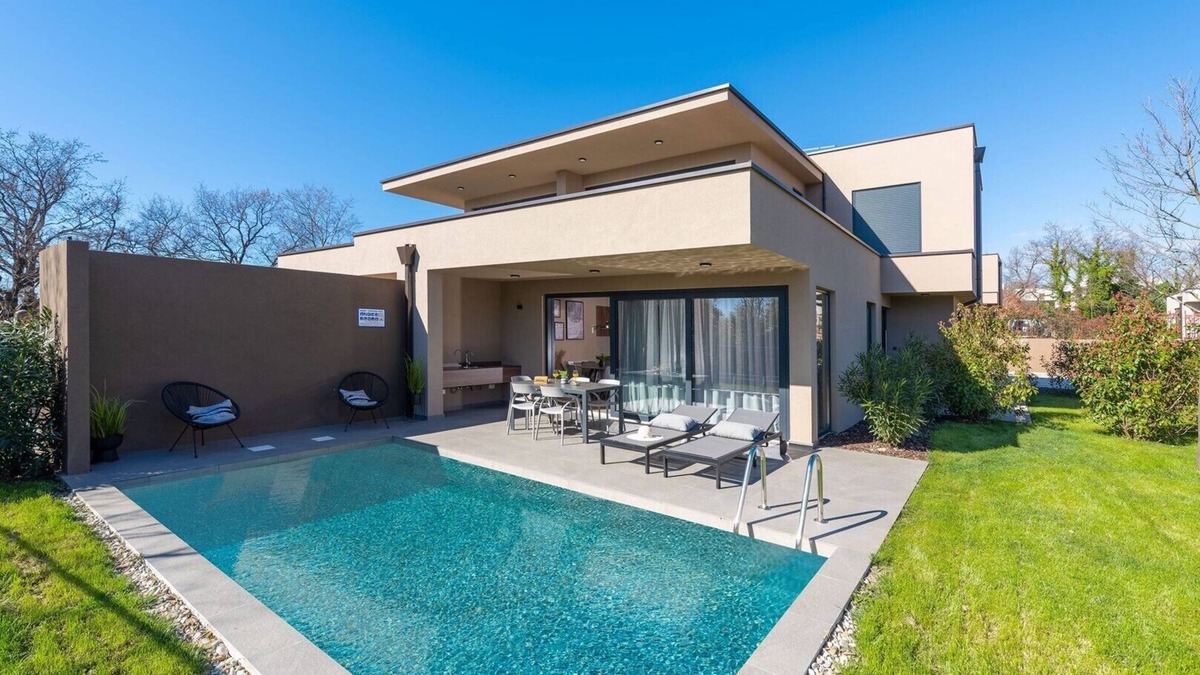 Karigador Apartment | Ground-Floor Apartment with Private Pool and Terrace in Istria, 150 Meters from the Sea