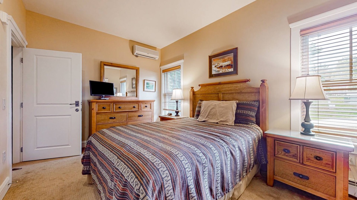 Proctorsville House | Ground-floor apartment with pool, hot tub, tennis & gym access - near skiing