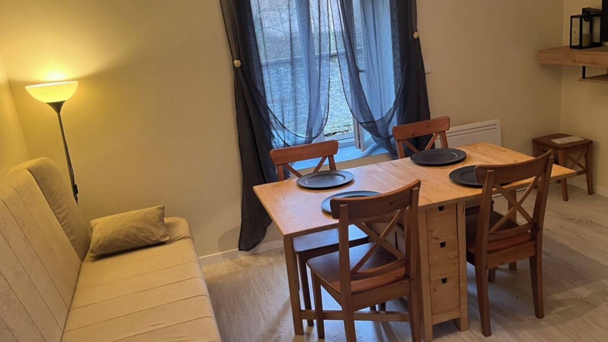 Deneuvre Apartment | Ground floor apartment in town center