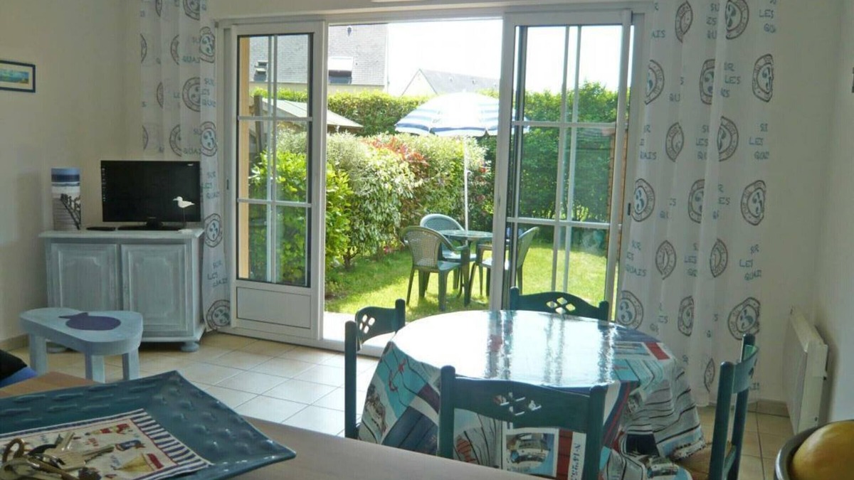 Barfleur Apartment | Ground-Floor Apartment with Private Garden, Parking & Fiber Internet in Scenic Barfleur