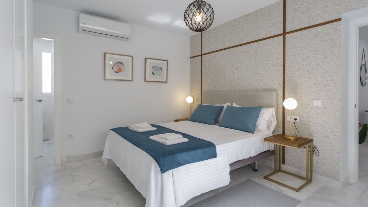 Old Town Apartment | Ground floor apartment with terrace - BRUJULA by Cadiz4Rentals