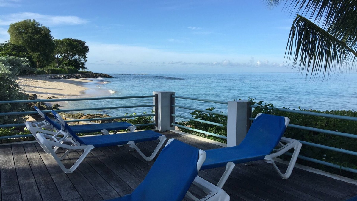 Sunset Crest Apartment | Ground Floor Apt with garden only 3 mins walk to Beach and Beach Club