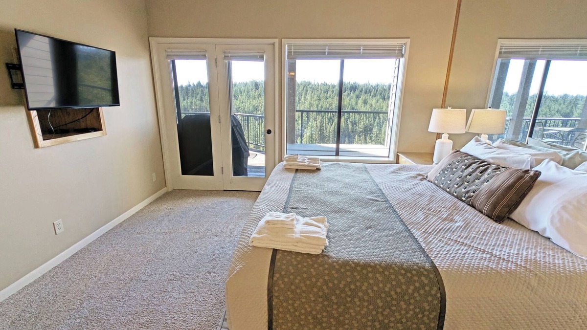 Century West Condo | Ground Floor Condo in Bend, OR 2 Bd, 2 Ba