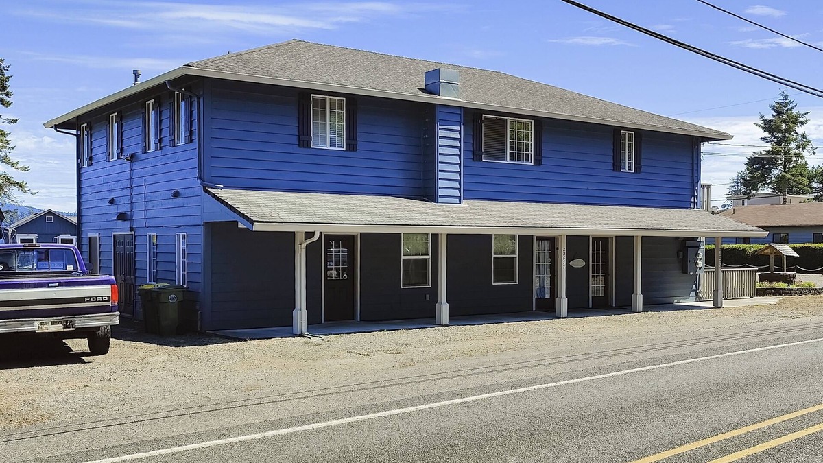 Dunes City Apartment | Ground floor condo with fast WiFi, patio, full kitchen, & private washer/dyer