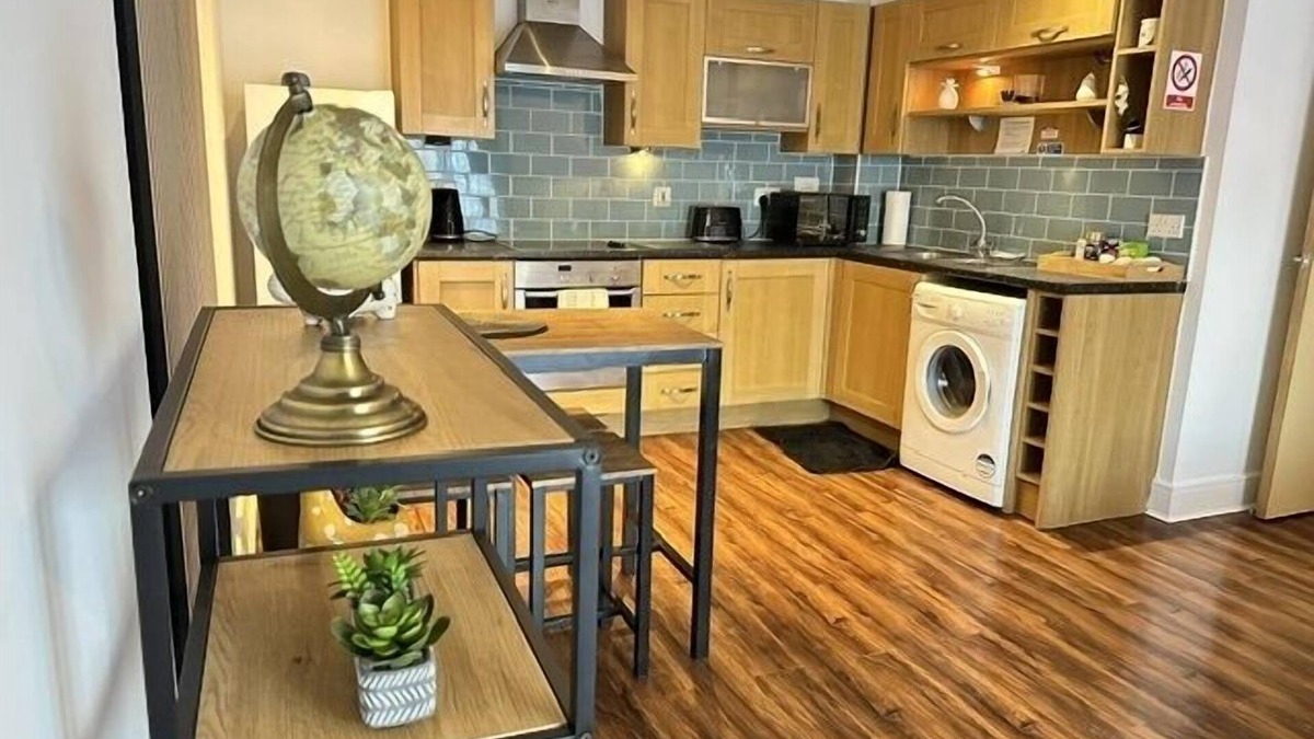 Derby Apartment | Ground Floor Deluxe - Courtyard View