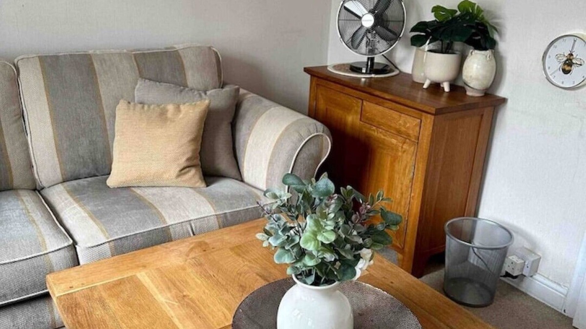 Abingdon Apartment | Ground floor flat; very homely 2 bed apartment sleeps 5