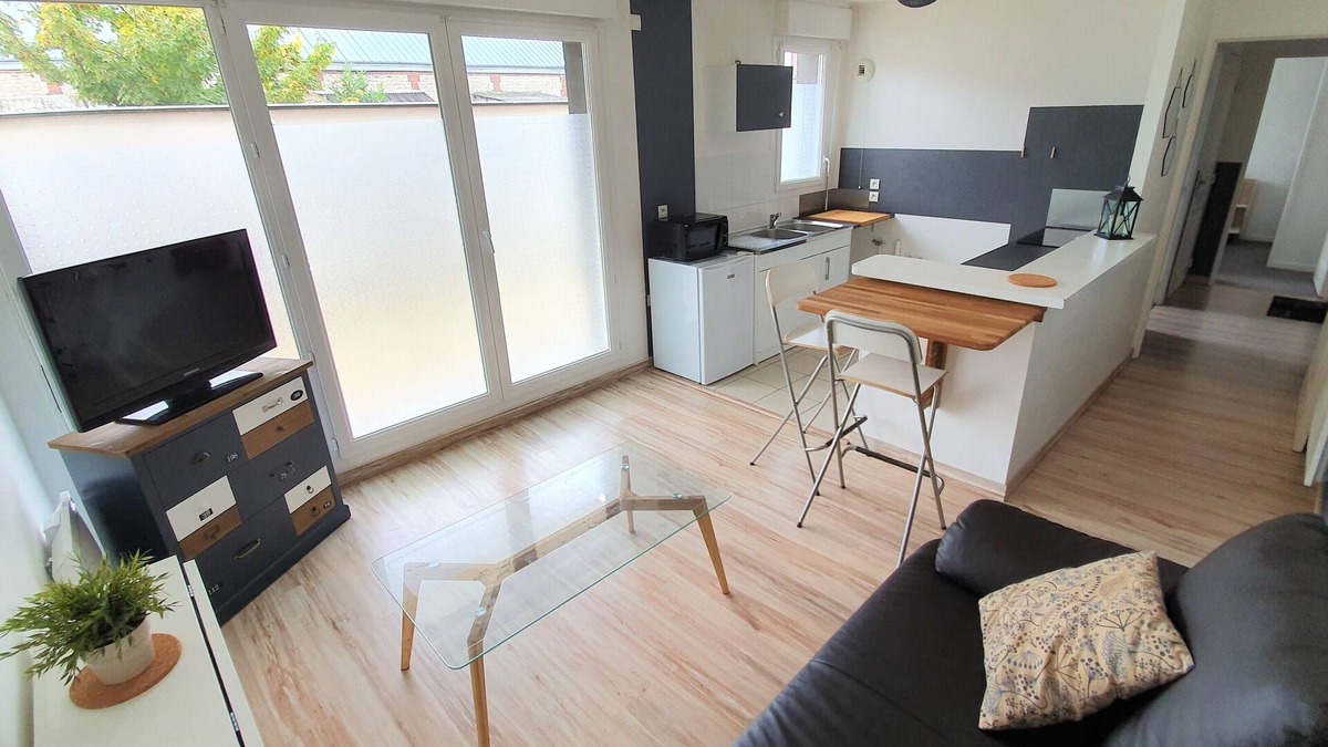 Le Petit-Quevilly Apartment | Ground floor apartment with terrace 10min from the hypercentre