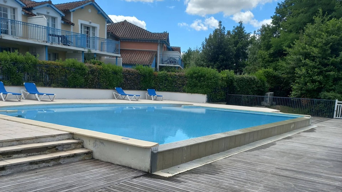 Marciac Apartment | ground floor . Lake view. Heated swimming pool. Covered terrace.