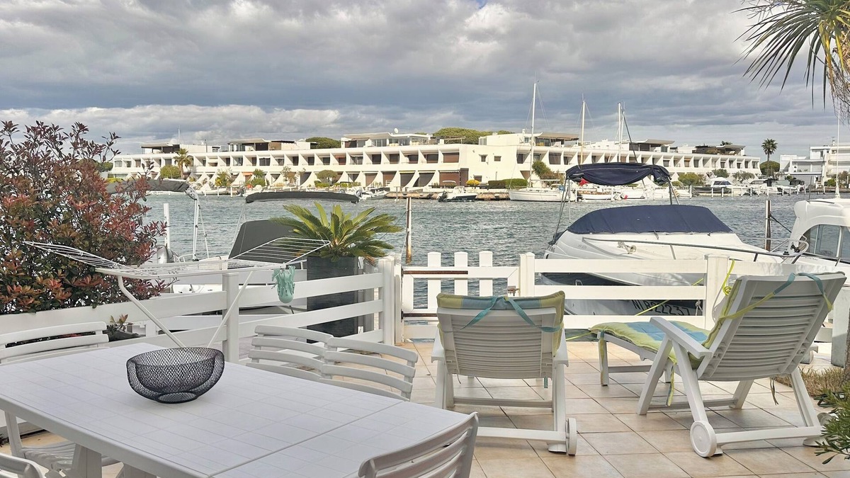 Le Grau-Du-Roi Apartment | Ground-floor marina with harbor view + dock