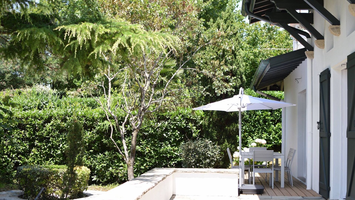 Ciboure Villa | Ground floor of 240 m2 villa with dominant view of the Pyrenees and Spain