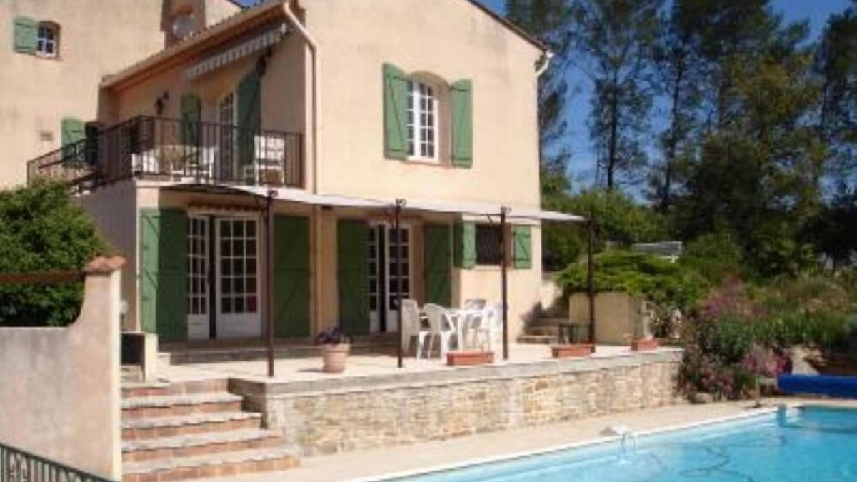 Carces House | Ground floor of a villa in front of the swimming pool