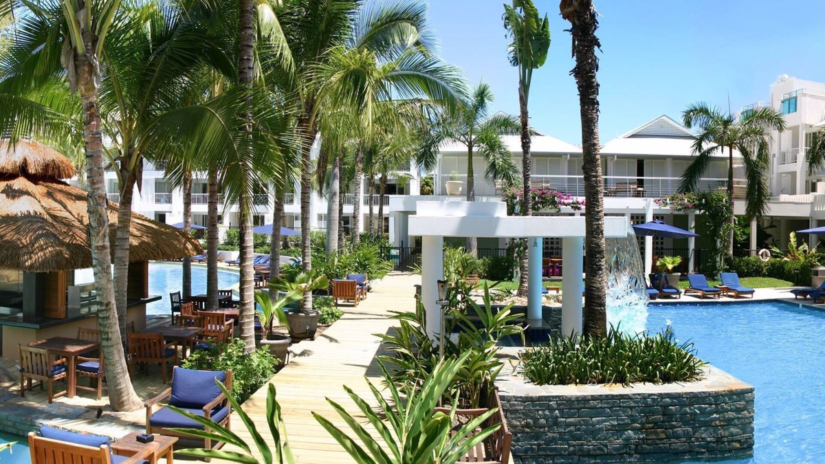 Palm Cove Apartment | Ground floor, Poolside Luxury Apartment