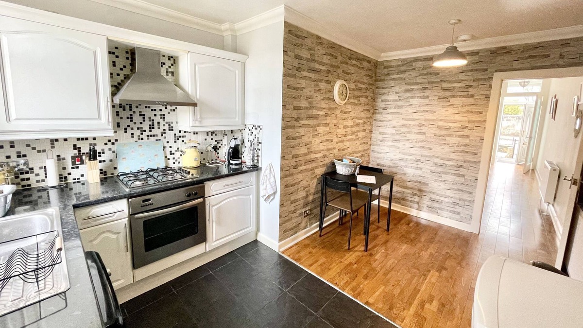 Coatbridge Apartment | Ground floor Victorian Apartment