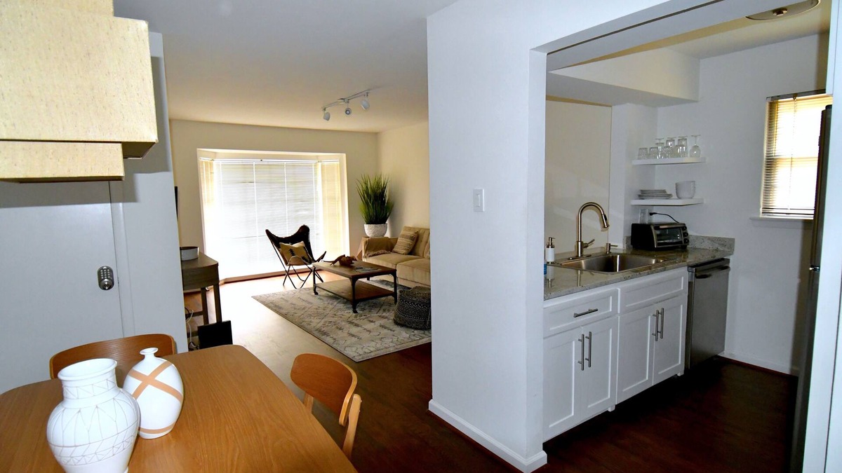 Highland Park Apartment | Ground flr Two(1BR/BA) apts, sleep 6, parking