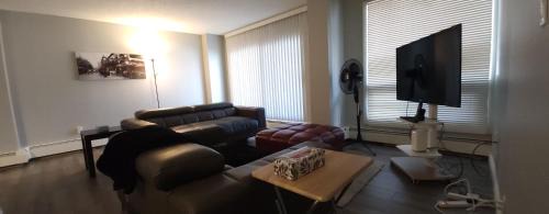 Connaught Apartment | Ground-Level Gem: 2-Bedroom City Retreat