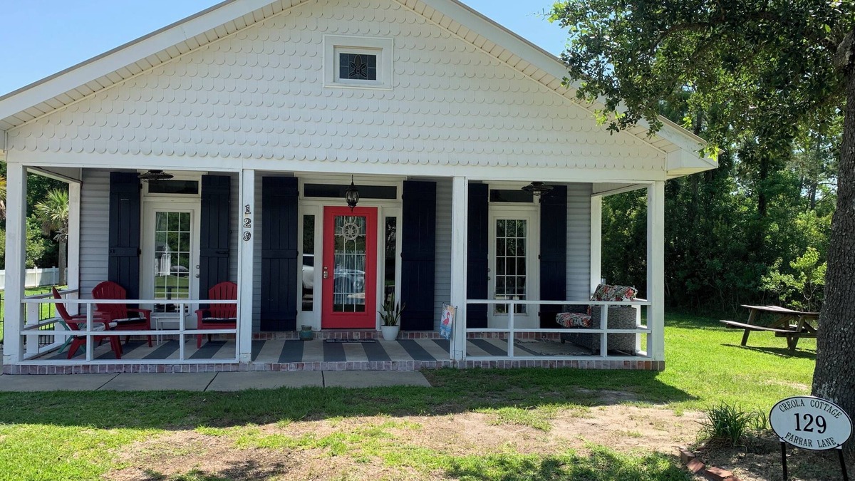 Waveland Cottage | Ground level home steps from the beach in Waveland