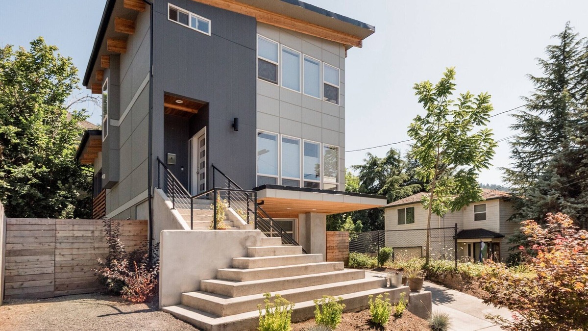 Portland Apartment | Ground Level Walkout in Modern Architecture Townhouse
