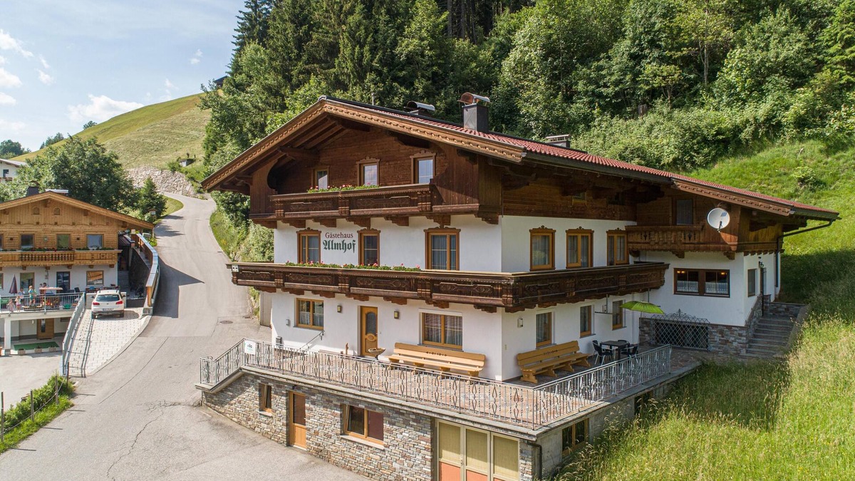 Gerlosberg House | Group home with terrace, balcony and ski storage