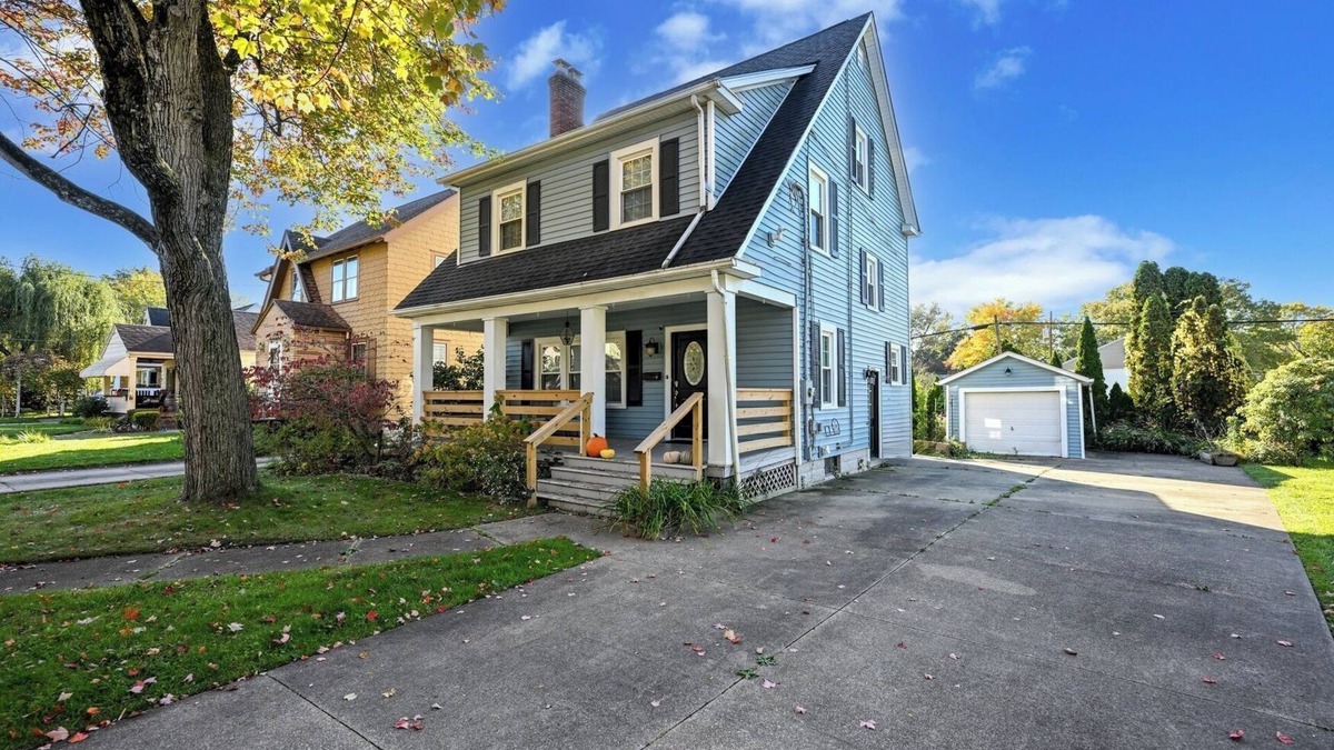 Akron House | Group-Friendly Akron Home — Sleeps 12, Workspaces, BBQ & Chill Zones