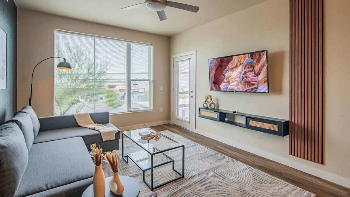 Tempe Apartment | Group-Friendly Apt | Pool,Gym,Parking,W/D,Balcony