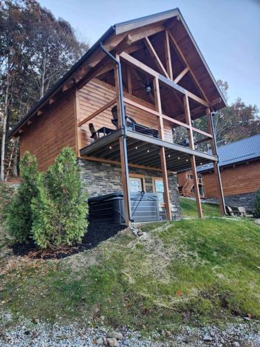 Scio House | Group Friendly Cabin with Spa on the Deck in Ohio