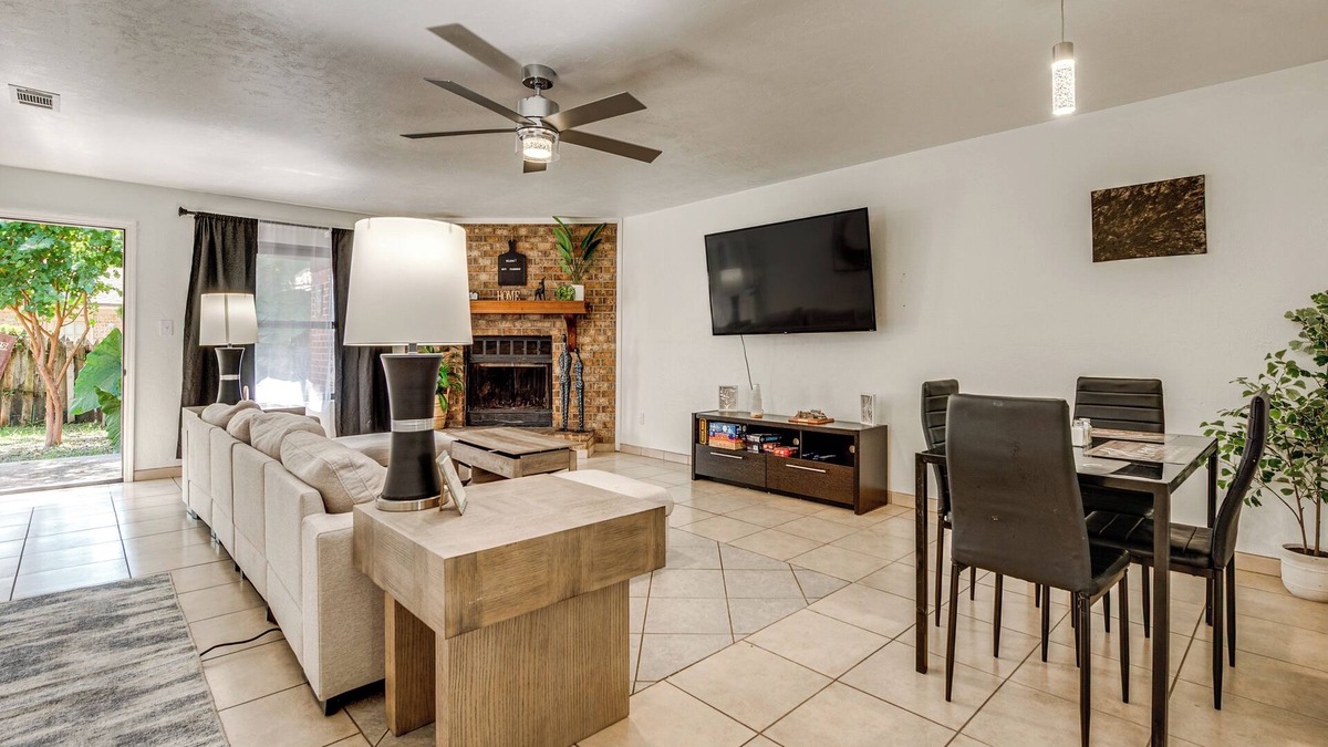 Tallahassee Apartment | Group-Friendly Rental 5 Mi to Dtwn Tallahassee!