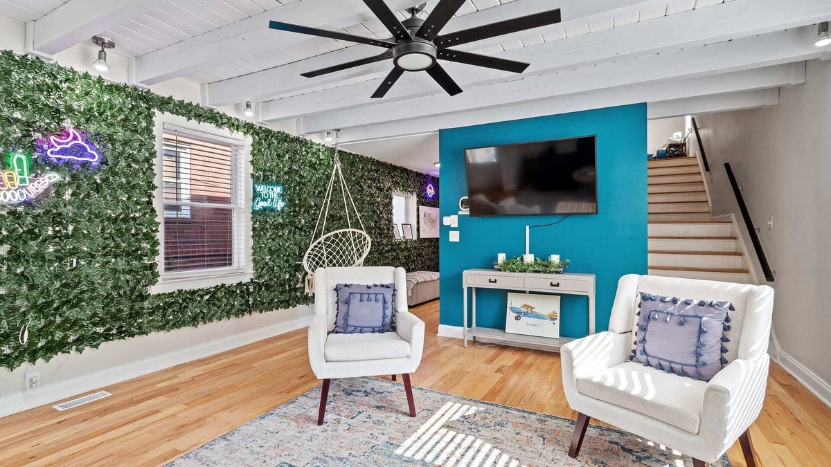 Downtown House | Group-Friendly Stay | Sleeps 17+ | Walk to City