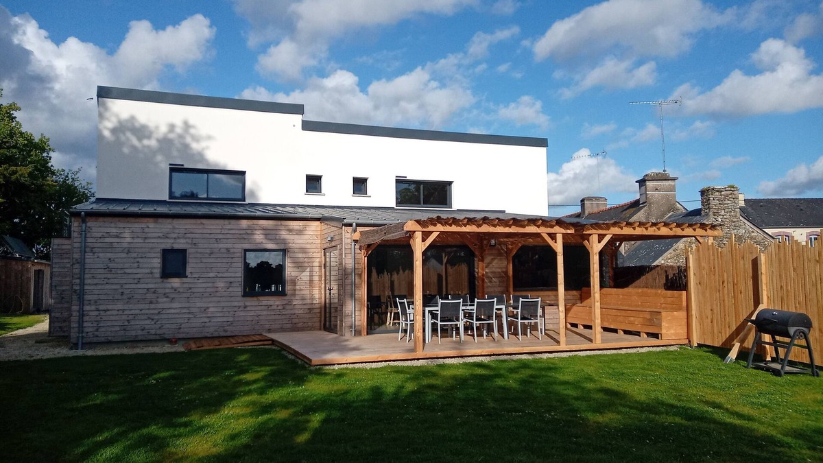 Peillac House | Group gîte for 15 people - Fully equipped accommodation