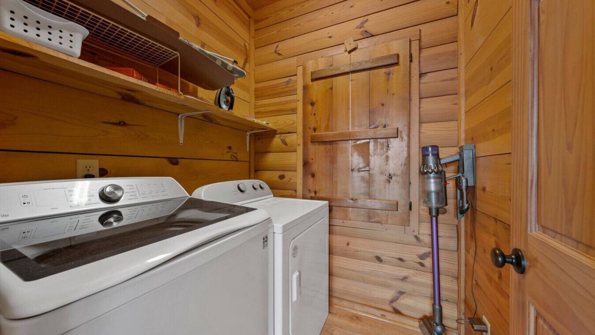 Scottsville House | Group Gather 3 Level Cabin overlooking lake, game, private hot tub, w/d, 2 decks