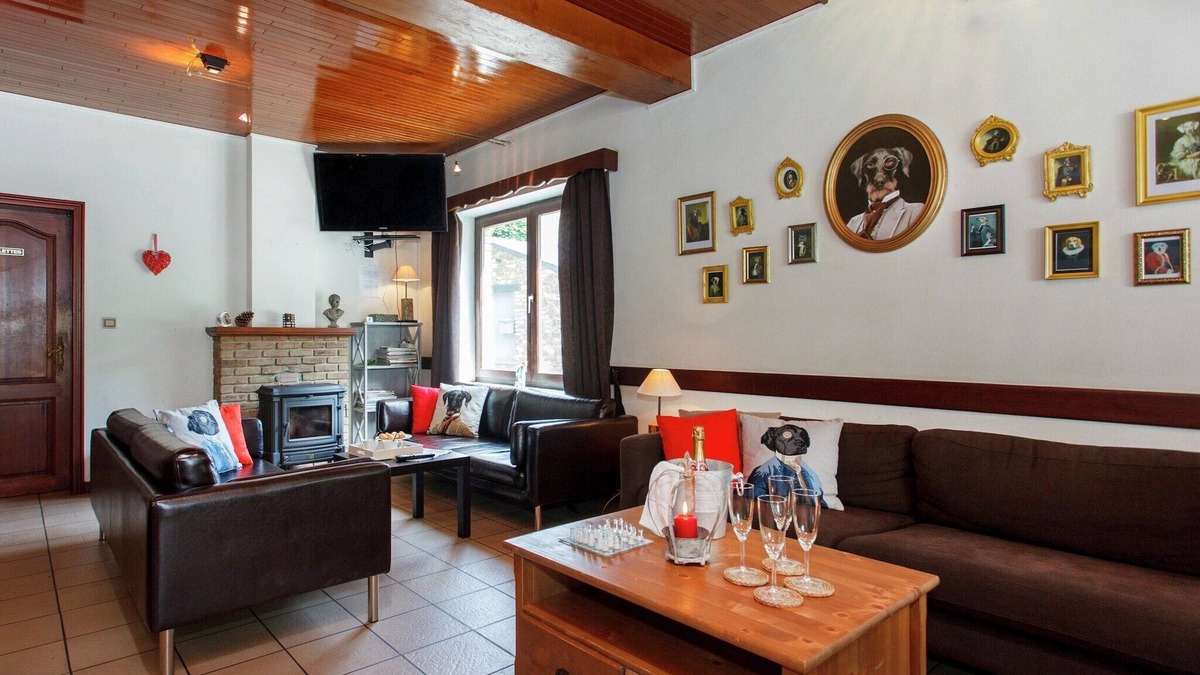 Maboge House | Group Getaway with Sauna
