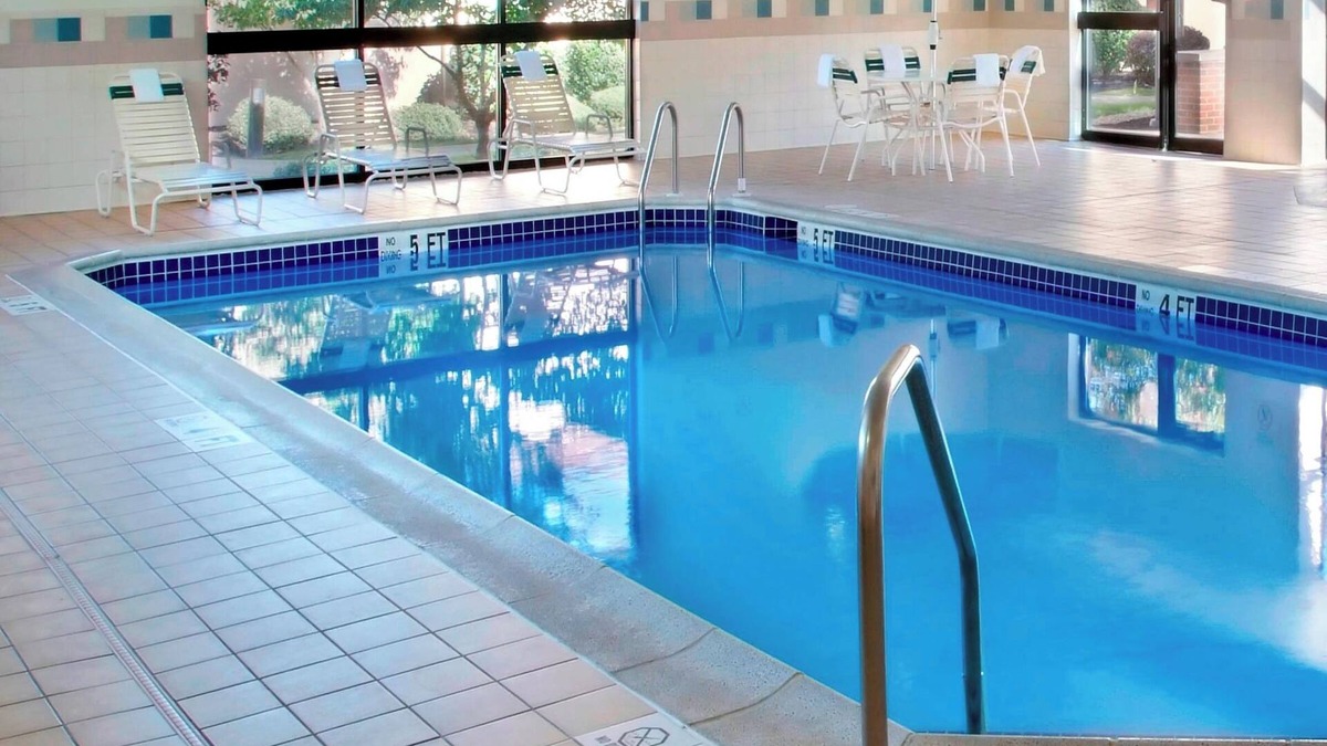 Newark Hotel | Group Getaway! 4 Contemporary Units, Pet-friendly, Indoor Pool, Free Parking!