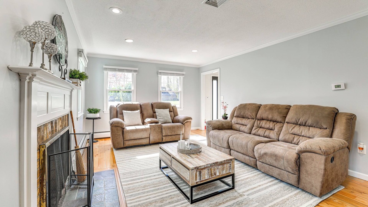 Southington House | Group Getaway w/Outdoor Oasis in Southington!