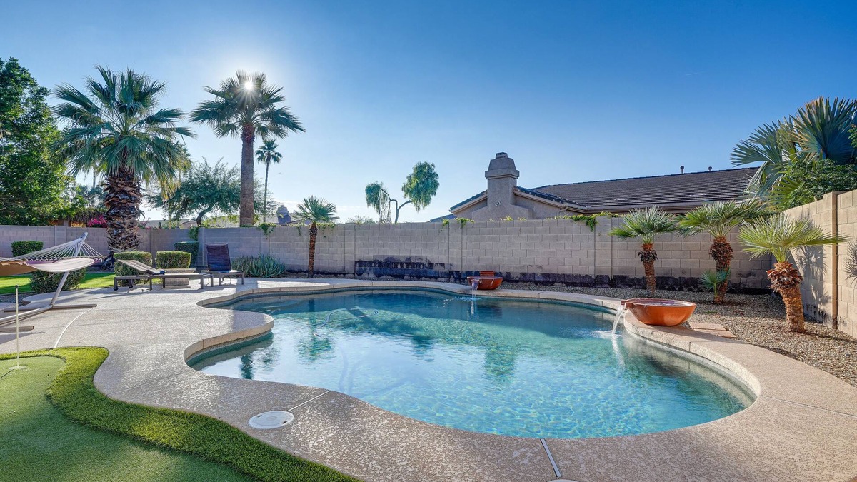 Palm Valley House | Group Getaway w/Pool & Putting Green in Goodyear