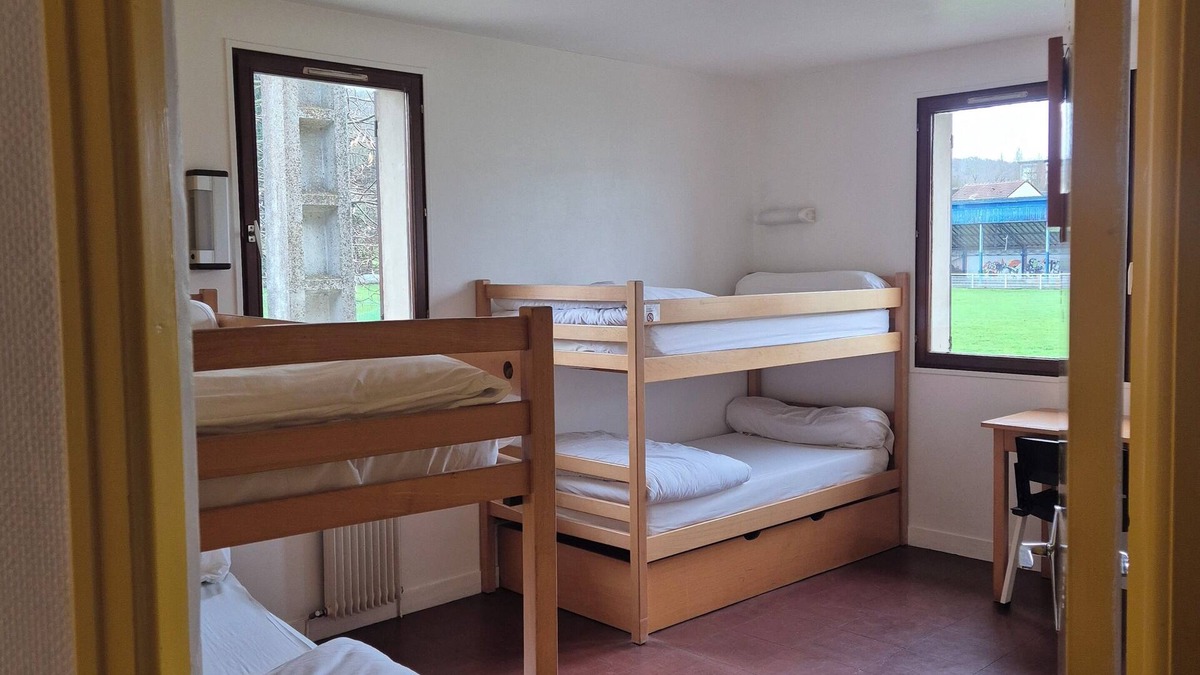 Evreux House | Group gîte with reception room in a green setting in the center of town.