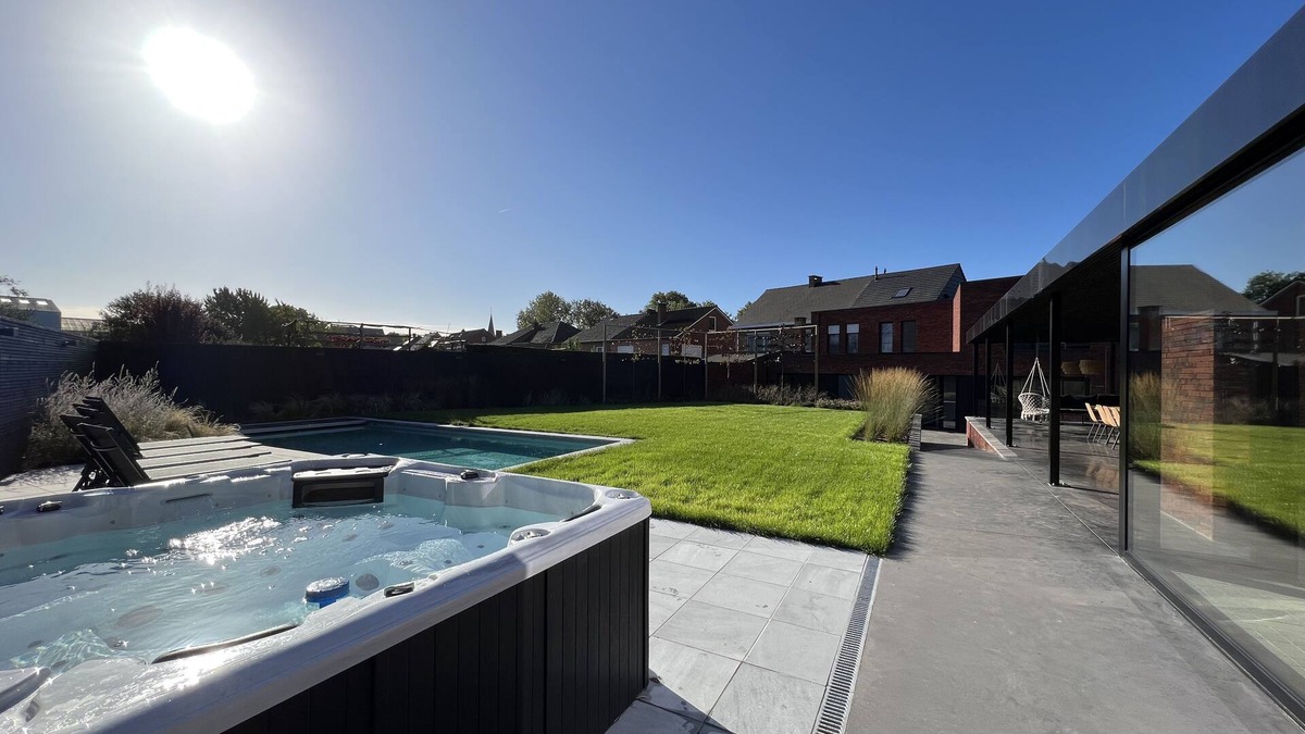 Gutschoven House | Group home with swimming pool and wellness