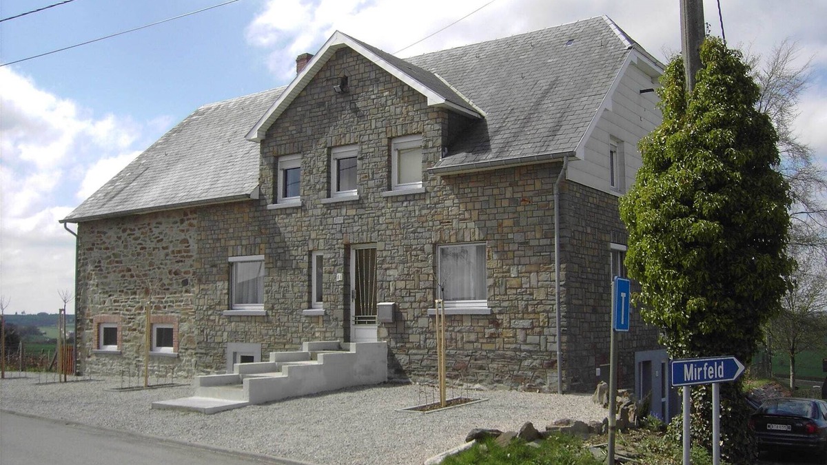 Heppenbach House | Group house with 3 apartment for family