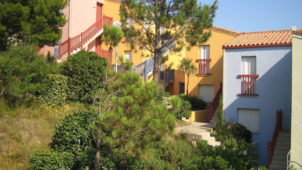 Cerbere Apartment | Group Stay with Shared Pool