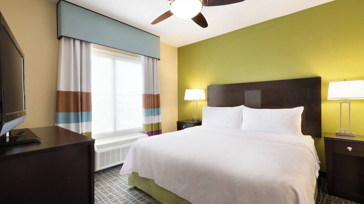 Biggar Hotel | Group Vacay! 2 Cozy Units w/Kitchen, Pool, Shuttle