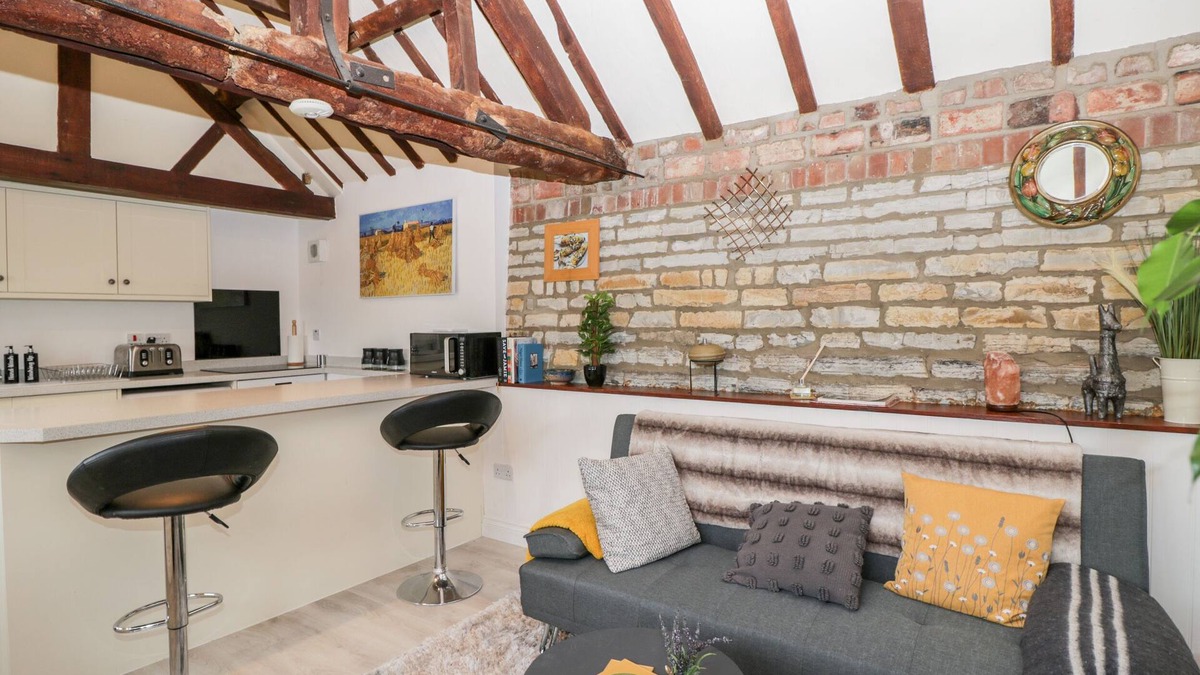 Deerhurst Cottage | GROVE COTTAGE, pet friendly, luxury holiday cottage in Tewkesbury