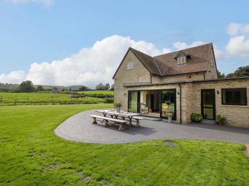 Wall-under-heywood House | Grove Farm