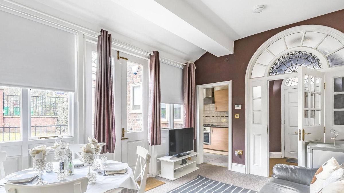 Newcastle-Under-Lyme Apartment | Grove House - By Sigma Stays
