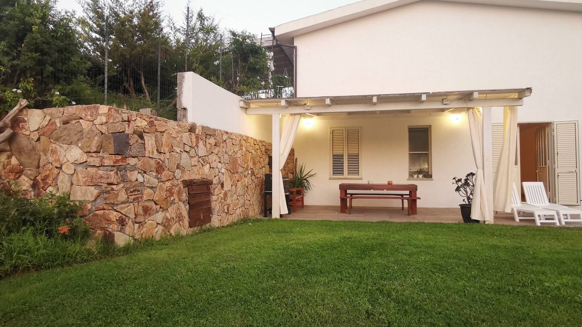 Siniscola Apartment | GRREN HOUSE nAPPARTMENT WITH GARDEN, veranda and barbecue, 1,5KM BY SEA