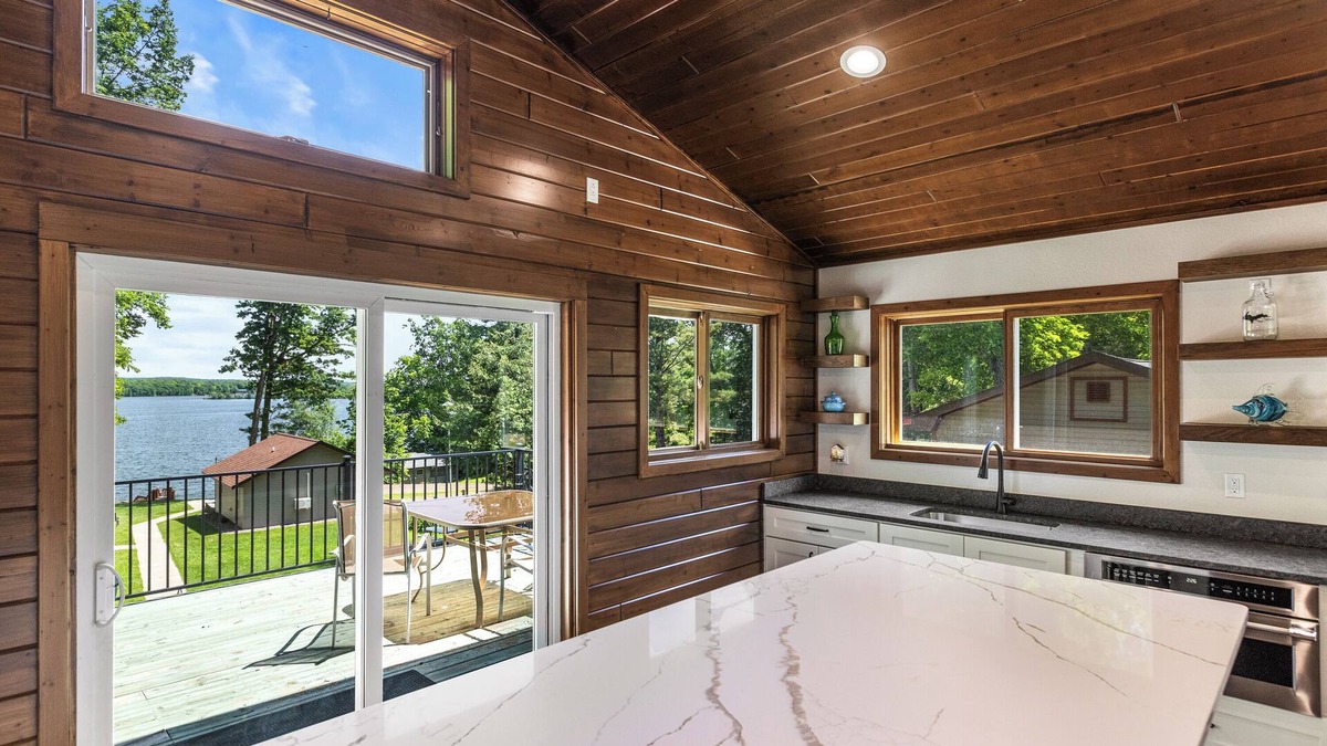 Sarona Cabin | Grumpys Lookout Condo - Upper Unit