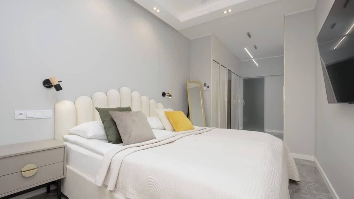 Mirow Apartment | Grzybowska 37 | Air-conditioned apartment |Parking