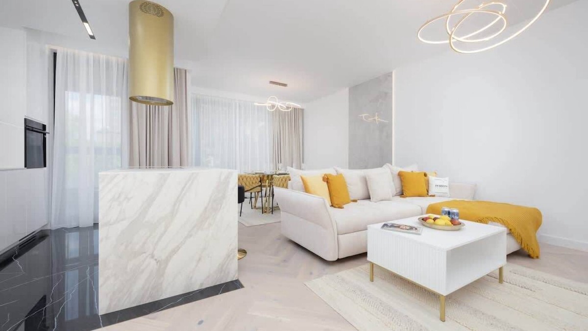 Mirow Apartment | Grzybowska 37 Warsaw | Prestigious Apartment | Balcony | Parking