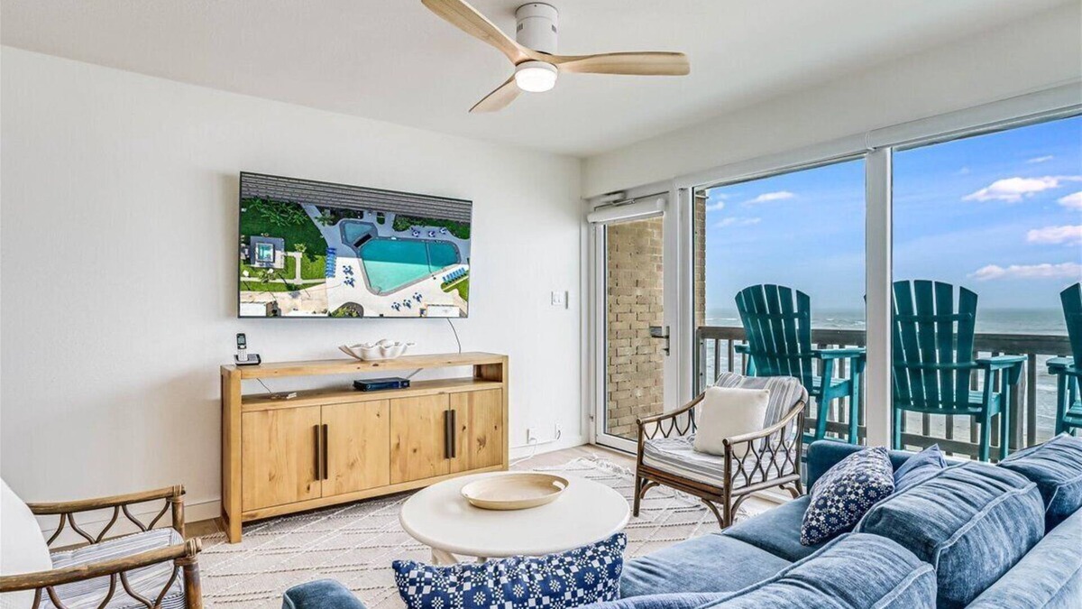Corpus Christi Condo | GSC Unit 513 | Pickleball, Pool, Hot Tub & BBQ | Beachfront View