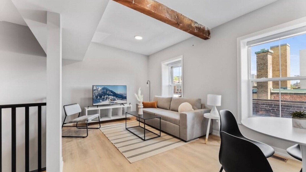 Peterborough Apartment | GSLofts - Unit 205 · Chic Red Bricks Loft - 2 Bed in Downtown